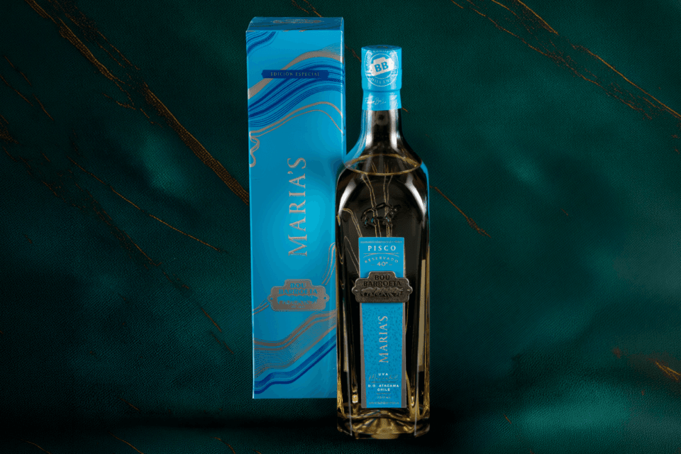 Pisco María’s de Bou Barroeta junto a su estuche de edición especial